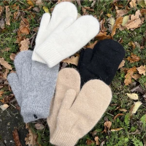 Vantar  - Höstens mysigaste vantar, 289kr/st finns få kvar i ljusgrå, vit, svart och beige 