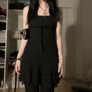 coquette klänning - sötaste lilla klänningen som tyvärr är för liten nu </3 som referens är jag i bilden 168 cm och strlk S. frakt ingår!