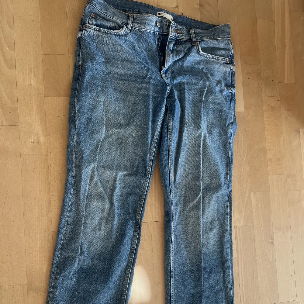 Blå jeans från gina tricot, kan förhandla om priset. . Jeans & Byxor.
