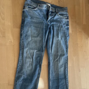 Jeans - Blå jeans från gina tricot, kan förhandla om priset. 