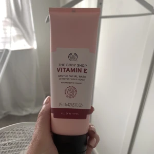 The body shop Facial Wash - Body shop facial wash vitamin E Inte öppnad.