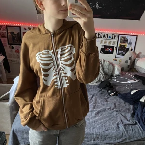 Vintage huvtröja - Köpt från amazon för ungefär 300. Använd max 10 gånger