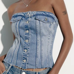 Jeans korsett - Korsettopp i jeans från zara. Typ använd en gång🌸