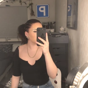 Body - Body från hm, endast använt fåtal gånger. Bra skick och inga skador 