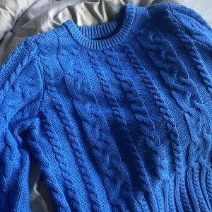 Fin kabelstickad tröja💙💙 - Nästan aldig änvänd ser ny ut💙