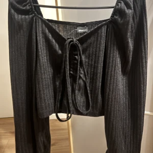 Svart tröja  - Helt ny