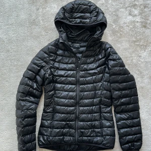 Everest jacka - Everest jacka stlr 34. Svart. Som ny