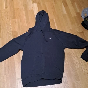 Under armor - Anbänder aldrig plus att den är förstor för mig 