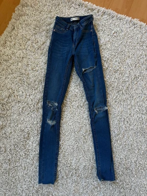 Jeans  - Jeans från Gina Tricot, märke Molly. 