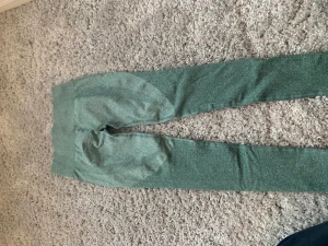 Ett par jätte fina gröna träningstights💘 - Helt nytt skick så har aldrig användt. Super sköna och stretchiga 