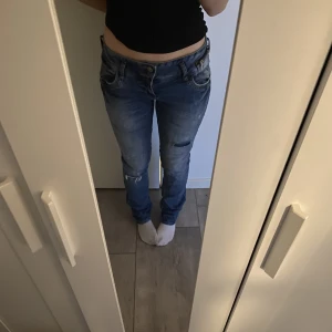 LTB JEANS - LTB jeans som är köpta från zalando. Jag är 172 och dom är lite för långa för mig. Men annars jättefina💓 Skriv för mer bilder✨