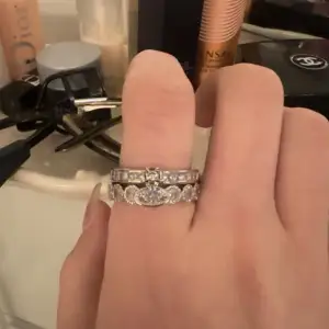 En wivviane westwood dupe ring, super fin och oanvänd! Kom med prisförslag!💗