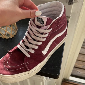 Vans storlek 41 - Säljer dessa super coola Vans då de inte kommer till användning. De är i mycket bra skick, hör av dig vid frågor! 