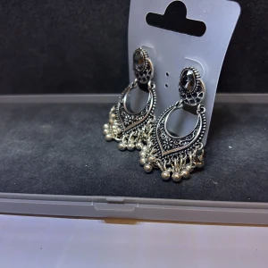 Örhängen ”temple” - Örhängen ”temple” Helt nya och unika örhängen