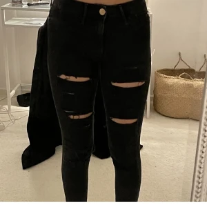 Jeans  - Jeans med slitning 