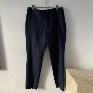 Ull mörkblå kostymbyxor Tiger of Sweden - Säljes! Storlek 48. 