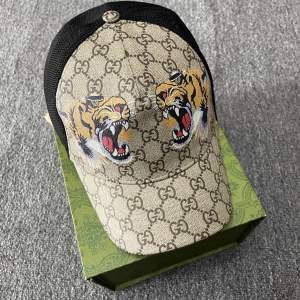 Helt nya Gucci tiger kepsar med box och tillbehör 1:1, skriv vid intresse 