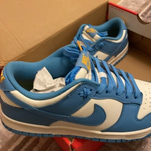 Funks university blue - Säljer helt nya funka för bra pris.har inget kvitto tyvärr annars hade jag lika gärna lämnat tillbaks dom . Värde 3000kr