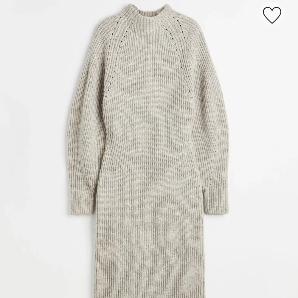 Superfin stickad klänning. Perfekt till hösten. ❤️Köpt på H&M för 499kr. Sparsamt använd. . Klänningar.