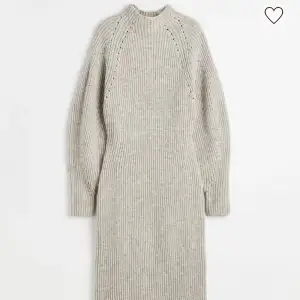Superfin stickad klänning. Perfekt till hösten. ❤️Köpt på H&M för 499kr. Sparsamt använd. 