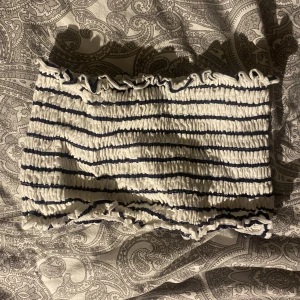 Badtopp - Säljer denna bad-topp! En stretchig bikini-överdel. Aldrig använd. Finns ingen underdel till den.💗
