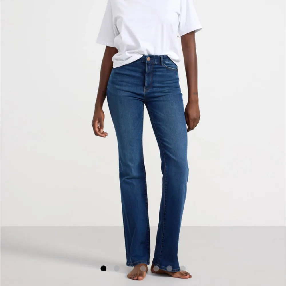 Säljer dessa super fina jeans från Lindex som inte kommer till användning längre💗 nypris 699. Farkut & Housut.