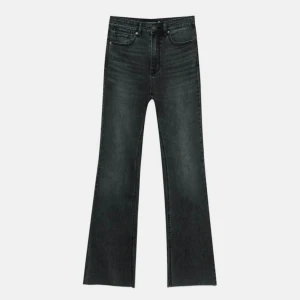 Bootcut jeans - Säljer dessa bootcut jeans då de inte kommer till användning. Jeansen är i storlek 34 men har själv storlek 36 och den sitter perfekt! 