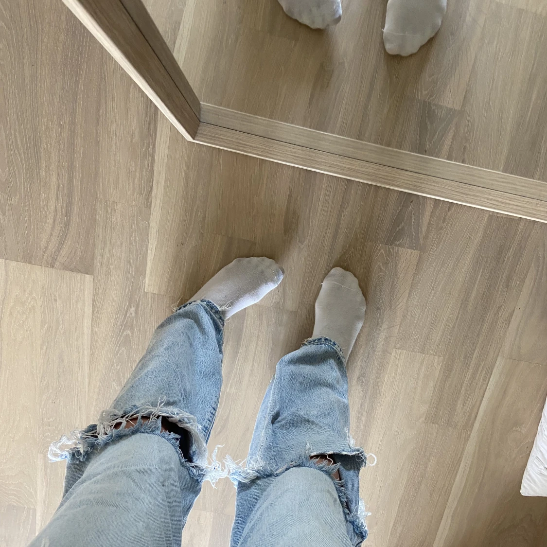 Blåa jeans med hål  - 90