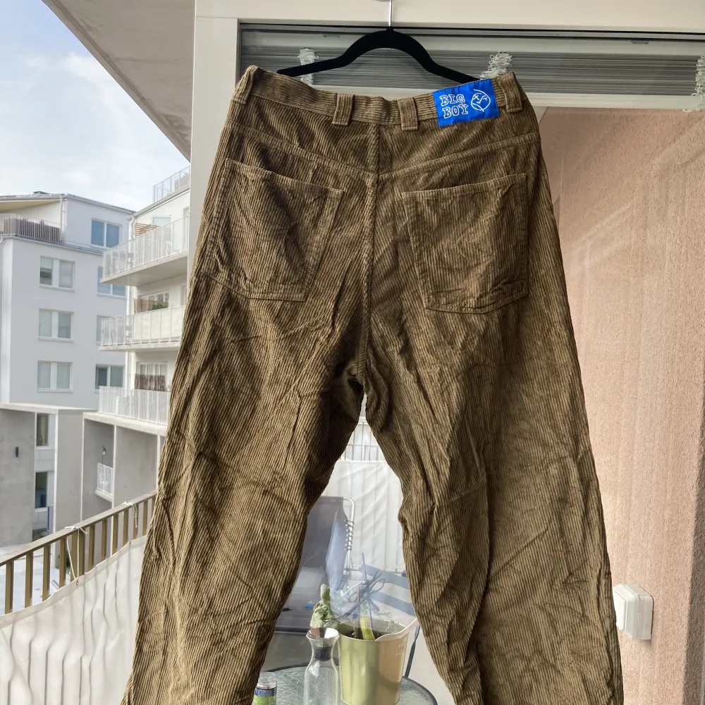 Säljer dessa mycket eftertraktade Polar Bigboy manchester byxor! Endast använda 4 gånger, det vill säga att dem är som nya! Storlek medium. Nypris 1449:-  . Jeans & Byxor.
