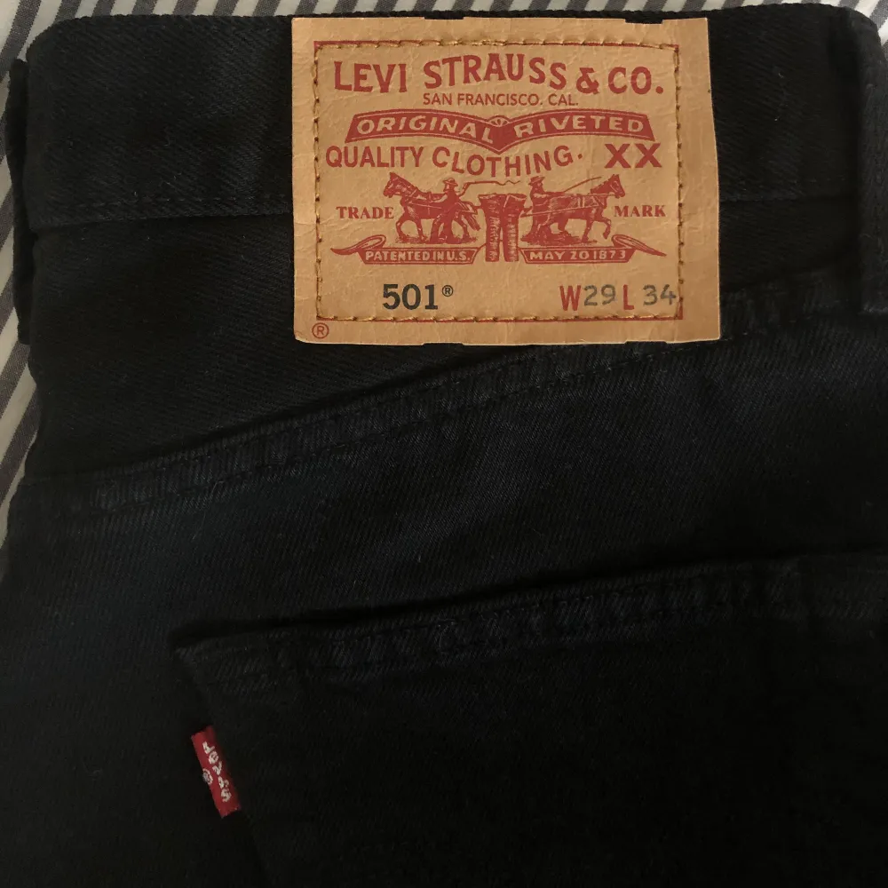 Säljer mina helt nya helt oanvända Levis jeans 501 Original. Ingen stretch. Säljer då de ej passar!💞💞💞. Jeans & Byxor.