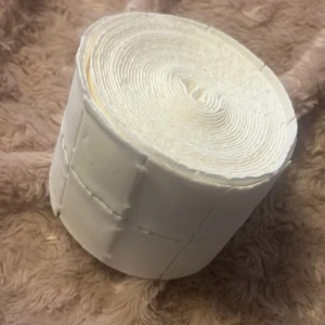 Nagelgiganten  - Typ som Bomullspads fast de ej lossnar från dem. 500st från början men tagit några (vet ej hur många de är nu men mke) Typ köpt för 50kr mitt pris 30kr 