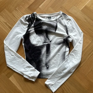 Top - kände att denhär toppen inte riktigt var min stil så säljer den vidare.