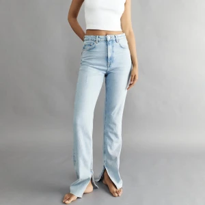 High waist slit jeans ginatricot  - Slutsålda high waist slit jeans från ginatricot Slutsålda 