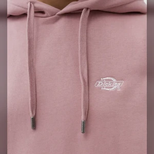 Dickies hoodie  - Oanvänd rosa hoodie från Dickies, (det är ljusare rosa än vad som framgår på bilden)   Köptes för 749kr men pris kan diskuteras 
