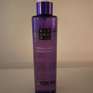 Body mist - Säljer en body mist som inte används. Den är nästan helt fylld men har använt den ett fåtal gånger🫶🏼