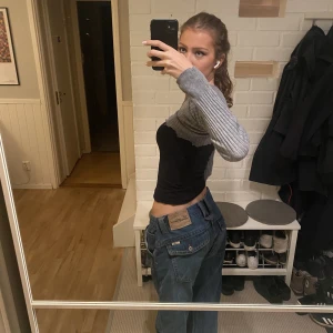 Baggy y2k levis jeans  - Säljer dessa skitcoola vintage levis jeansen då dom tyvärr är lite för stora för mig 