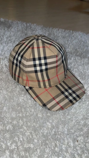 Burberry keps - Burberry keps helt oanvänd och helt ny. Bara seriösa kunder