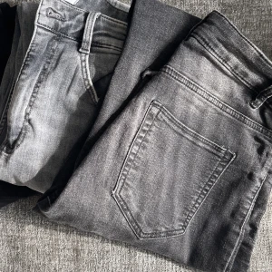  Jeans - 2 jeans, one of them from zara, get the other for free 