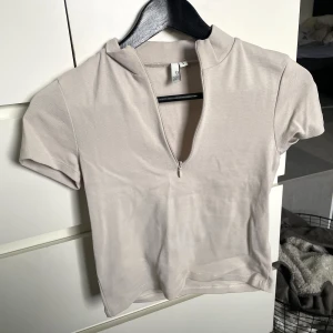 Topp - Superfin topp från Nelly storlek S, kommer inte till användning, använd Max 1-2 ggr