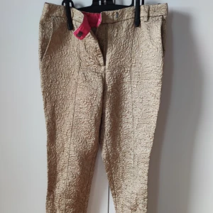 TOPSHOP golden pants - Golden pants with baroque pattern, in very good shape.