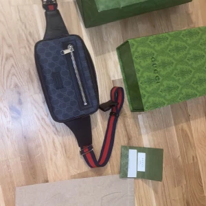 Gucci väska ÄKTA - Helt ny väska använd två gånger kvitto och hela paketet kommer med.