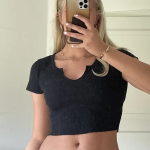 Topp🖤 - Fin croptopp från Ginatricot✨
