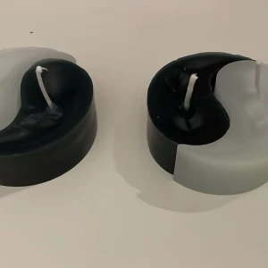 Doftljus jing och jang - Man får välja färgen (1-2 st) och doften på ljuset. kontakta oss för att få veta alla färger och dofter😄🕯️