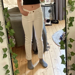 Jeans - Vita lågmidjade jeans 