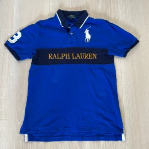 Piké - Polo Ralph Lauren piké💯 Storlek L i barn storlek sitter som en vanlig S Skick 9/10🤝