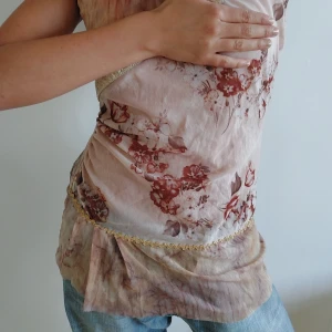 Mesh topp - Säljer denna super fina mesh topp. Den sitter syper fint och går lite längre ner som en mini klänning. 