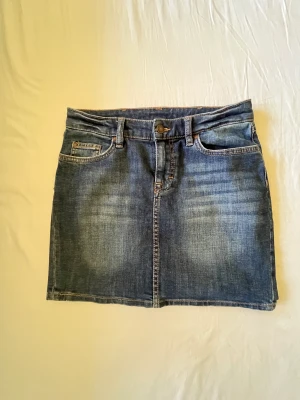 Jeanskjol - En perfekt jeanskjol till sommaren.💗