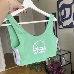 Topp/ sportbh  - En unik topp som inte kommer till användning längre 