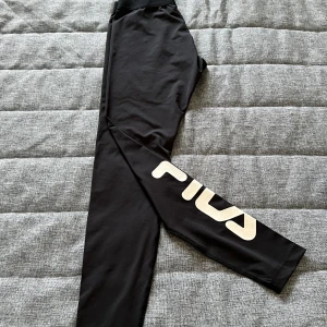 Träningstights FILA🧡 - Oanvända, säljer pga fel storlek 