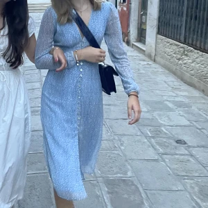 Klänning  - Super fin klänning från Adoore endast använd ett fåtal gånger. 